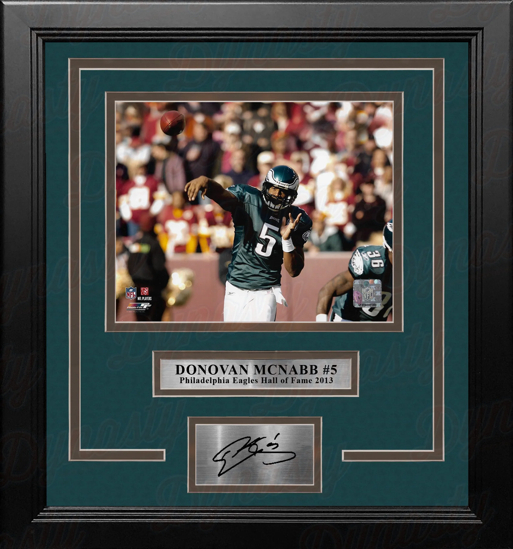 Donovan McNabb in Action Philadelphia Eagles 8" x 10" Framed Football Photo with Engraved Autograph - Image 2
