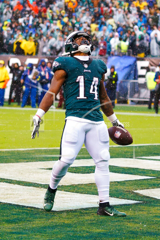 Kenneth Gainwell Touchdown Celebration Philadelphia Eagles 16" x 20" Football Photo