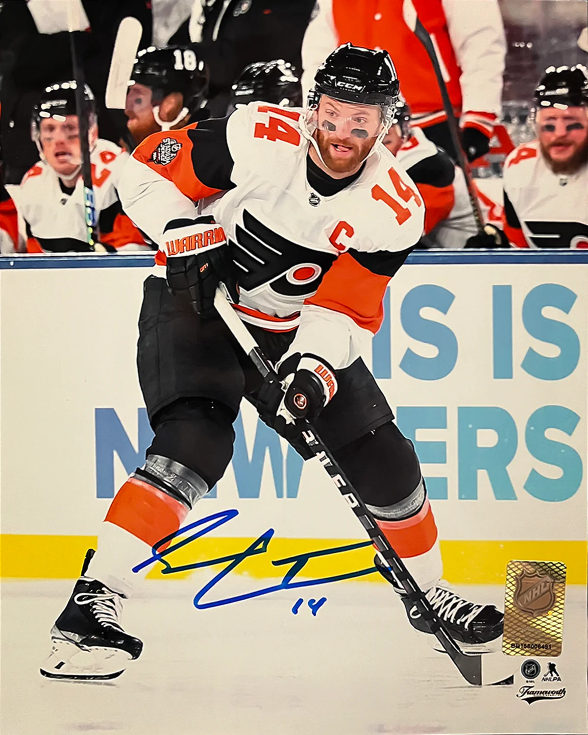Sean Couturier 2024 Stadium Series Action Philadelphia Flyers Autographed 16" x 20" Hockey Photo - Image 2