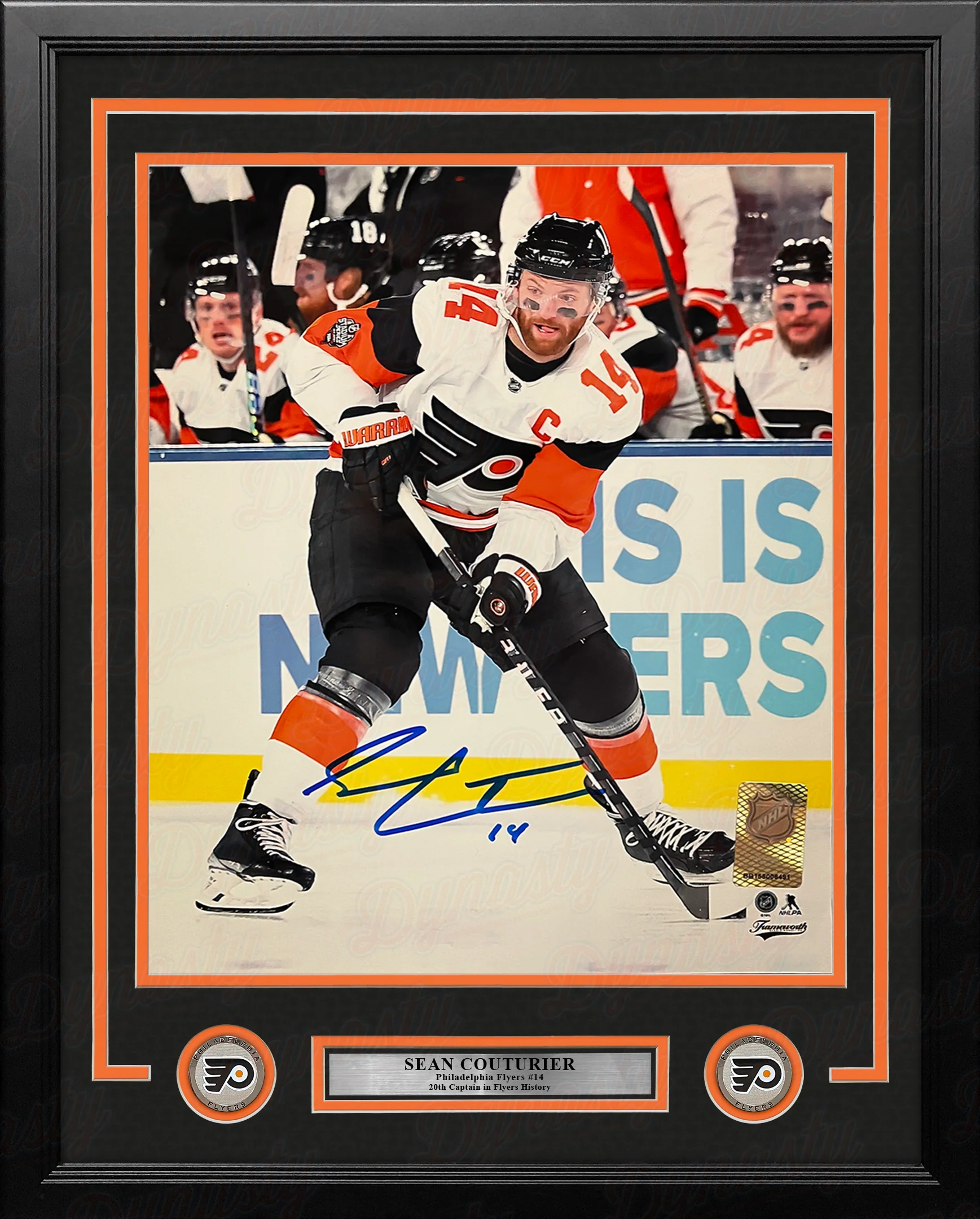 Sean Couturier 2024 Stadium Series Action Philadelphia Flyers Autographed 16x20 Framed Hockey Photo - Image 2