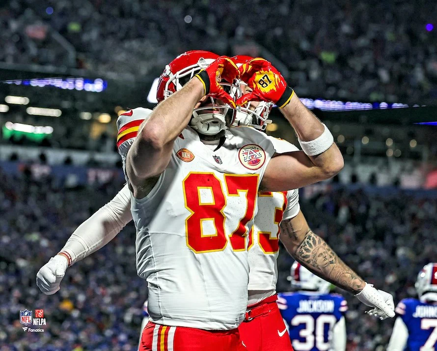 Travis Kelce Heart Hands Touchdown Kansas City Chiefs 8" x 10" Football Photo